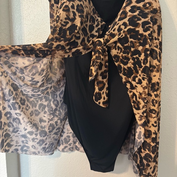 Leopard Print Swimsuit with Cheetah cover up attached size: 34/5x - Picture 6 of 11